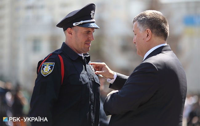 &quot;Стальная дисциплина&quot;: фоторепортаж с первого выпуска Академии патрульной полиции в Киеве